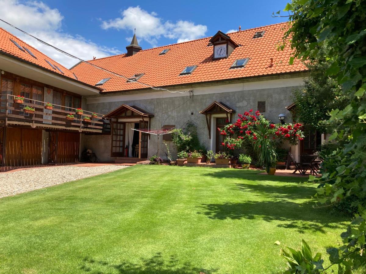 Penzion U Svateho Prokopa Stredokluky Exterior photo